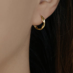 14k Solid Gold Wavy Hoop Earring